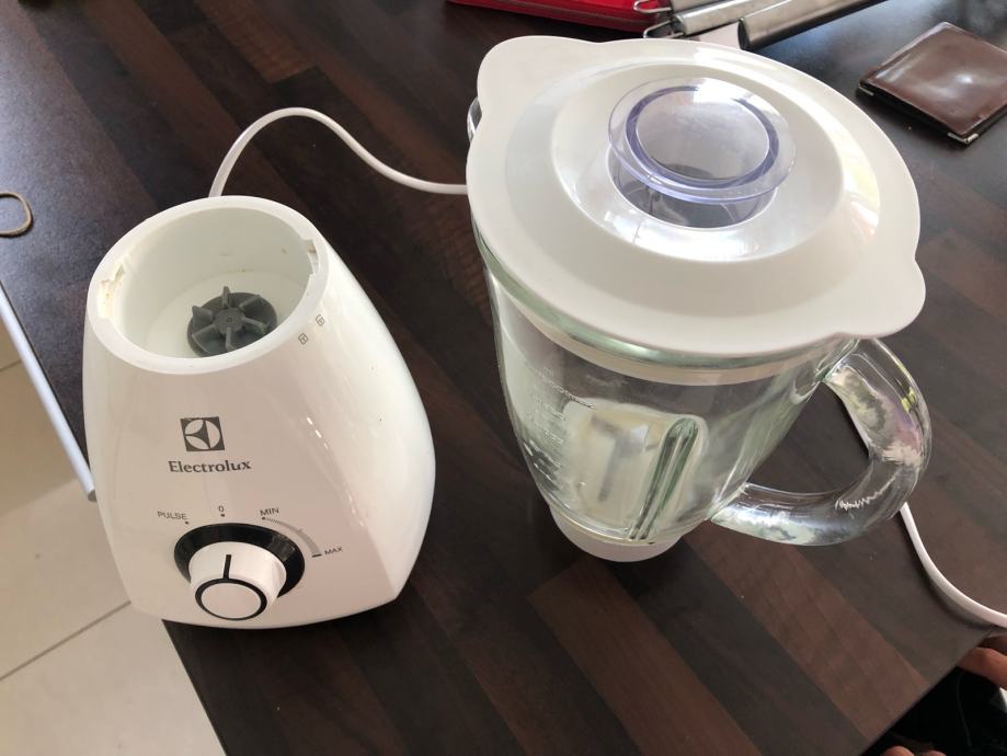 Electrolux mešalnik smoothie blender ESC2350