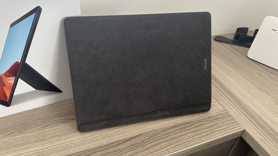 Microsoft Surface Pro X – 13” Touchscreen – 256 GB – 16 GB RAM – LTE – Processore Microsoft SQ 1 – Colore Platino