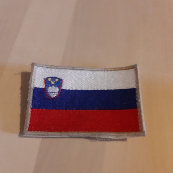 Našitek Slovenska vojska Slovenska zastava svetlo rjav rob