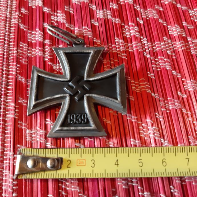 Vitežki križec 1939 1813 solidna kopija ne prime magnet