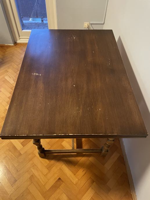 Jedilna miza in sest stolov