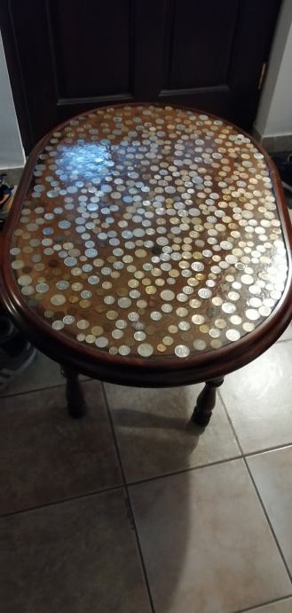 Prodam vintage klubsko mizo s kovanci