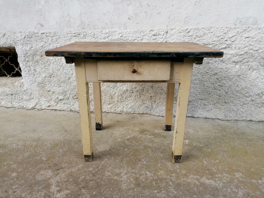 Stara retro vintage lesena kmečka miza s predalom