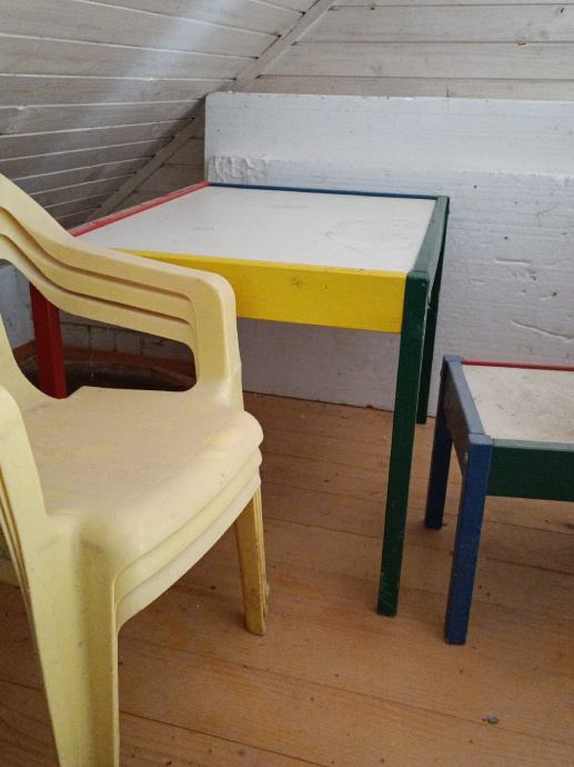 Otroška mizica in stoli