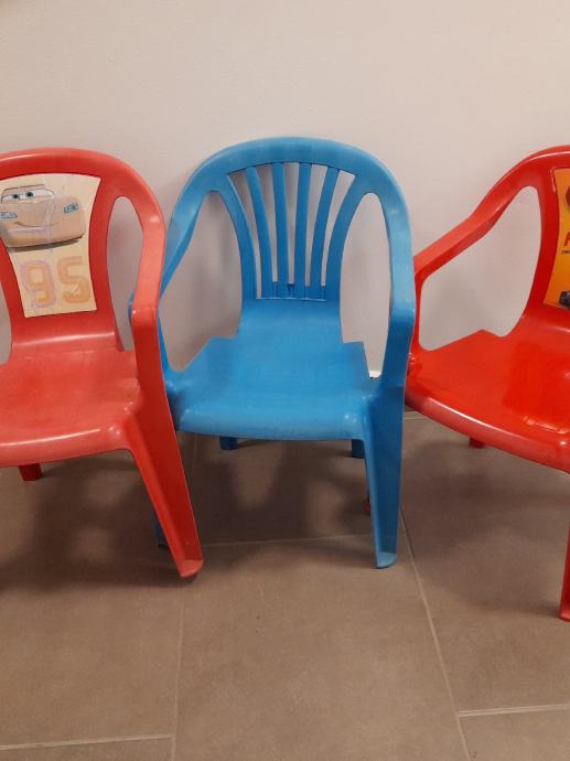 Otroški stolčki, stoli iz plastike, dva rabljena, en nov