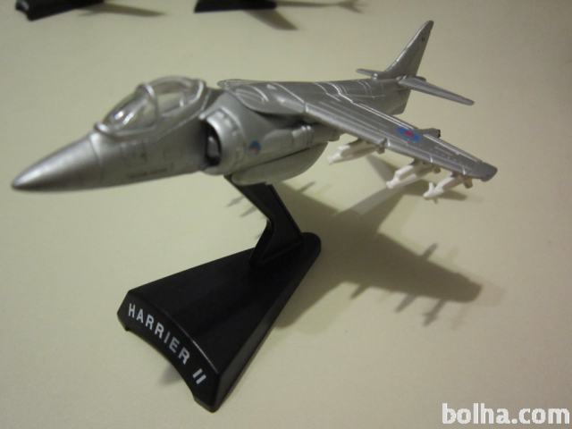 Harrier II kovinska maketa. 1:100