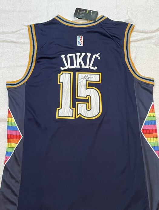 Nikola Jokic Podpisan Dres