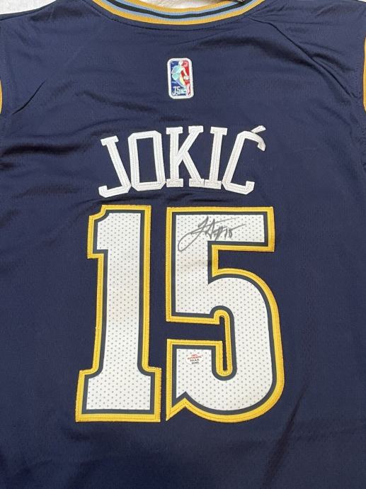 Nikola Jokic Podpisan Dres