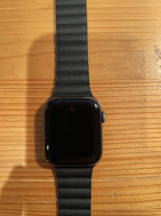 Apple Watch Series 4 Space Gray Aluminium 44mm