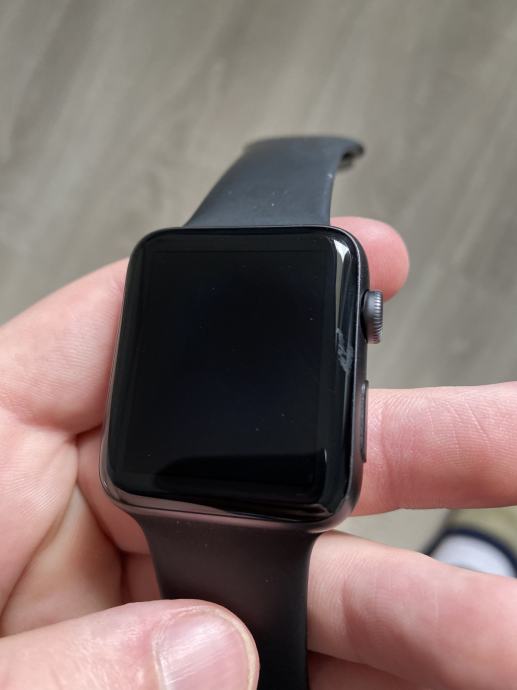 Apple Watch serija 3 GPS 42mm