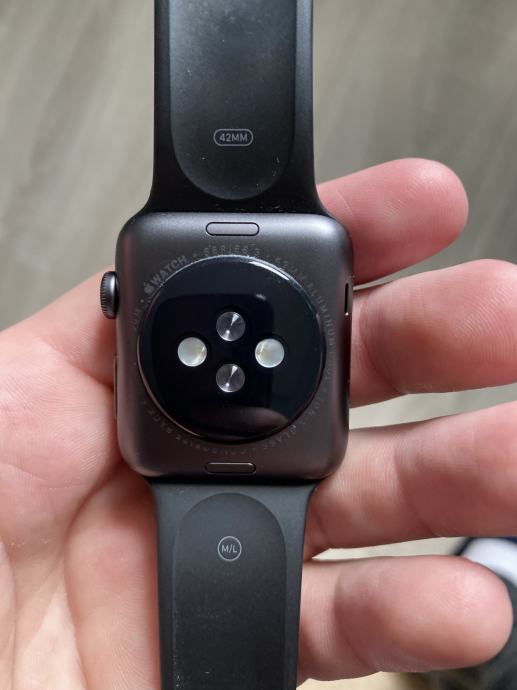 Apple Watch serija 3 GPS 42mm