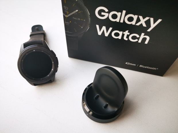 Prodam uro Samsung Galaxy Watch 42 mm črna