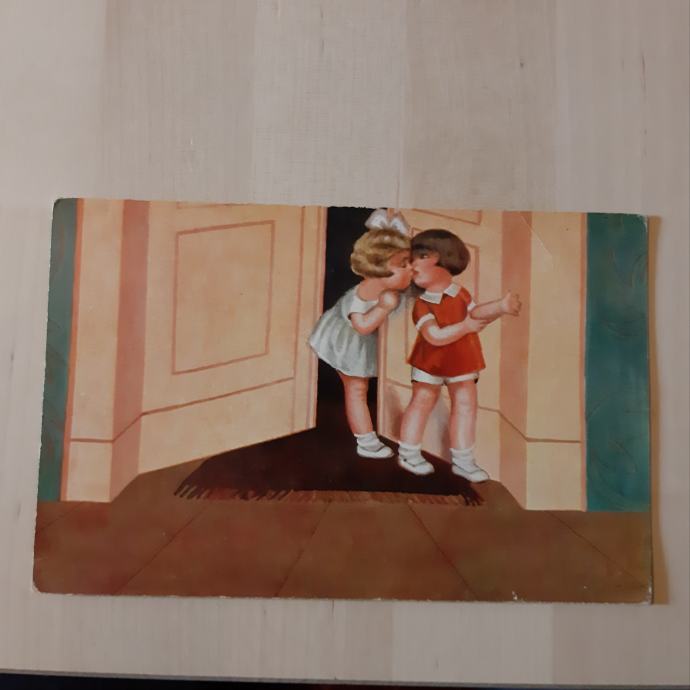 Stara razglednica umetniška deklici se poljubljata poslana 1933
