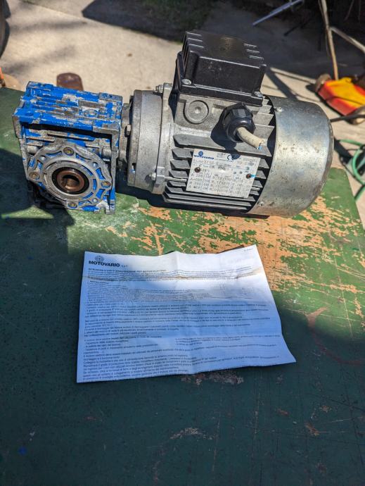 motor z reduktorjem, reduktor