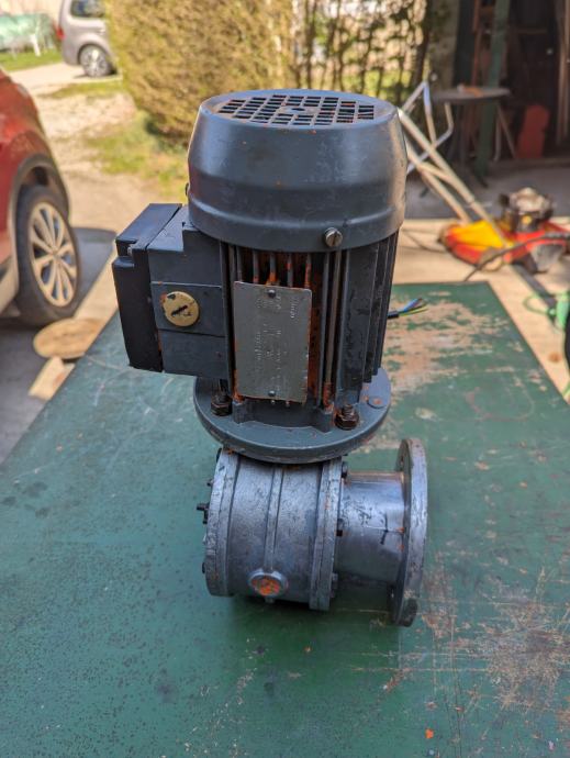 motor z reduktorjem, reduktor