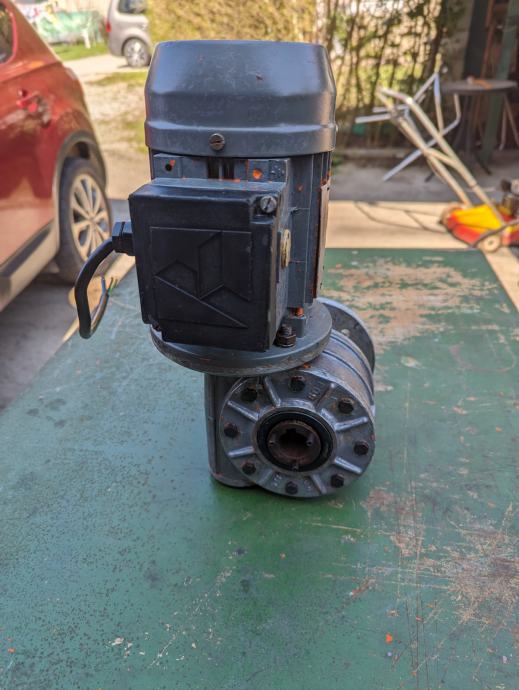 motor z reduktorjem, reduktor