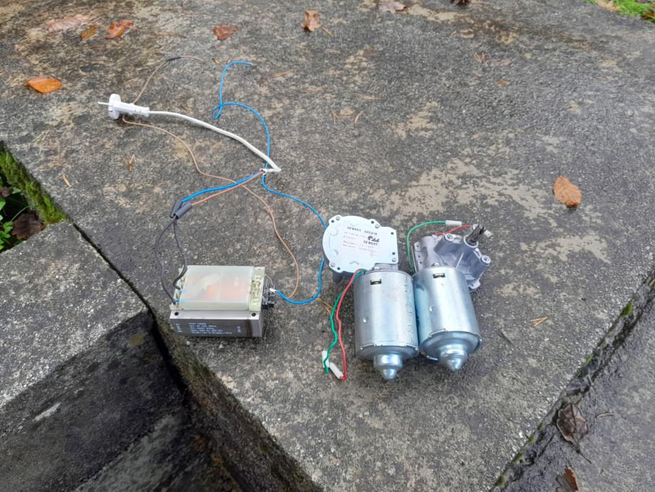MOTOR Z REDUKTORJEM