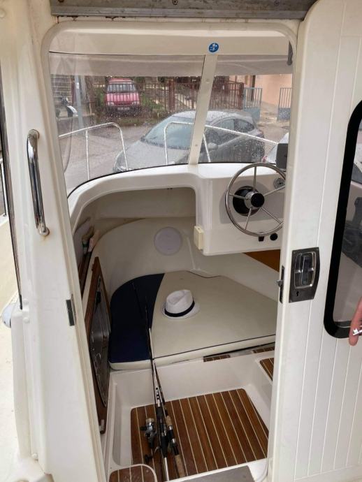 Rent a boat Quicksilver Pilothouse 500