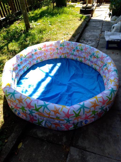 napihljivi otroški bazen