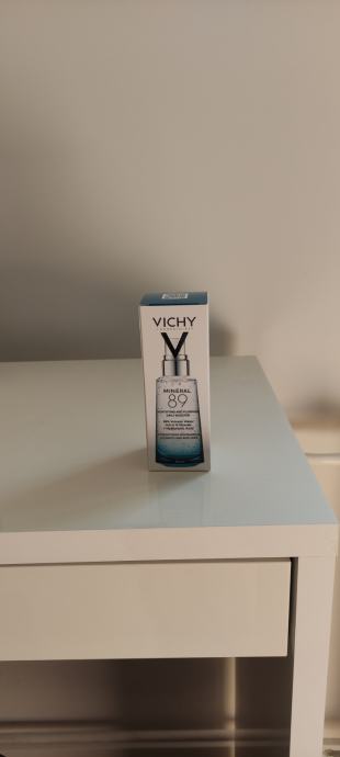 Vichy serum za obraz s hialuronsko kislino-NOV!