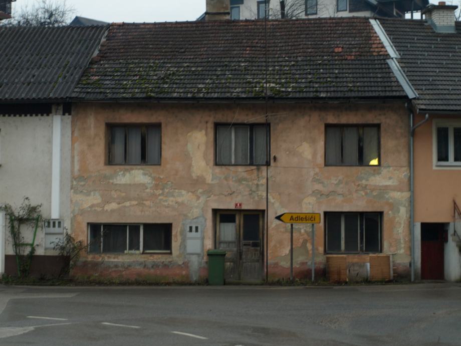 Hiša, Jugovzhodna Slovenija , Črnomelj, enonadstr., cca 200 m2, prodam (prodaja)
