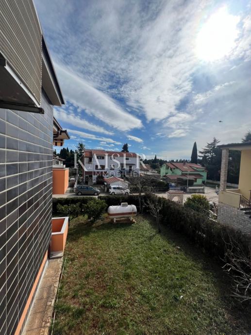Istra - Novigrad - hiša s tremi apartmaji in vrtom, 591 m2 (prodaja)