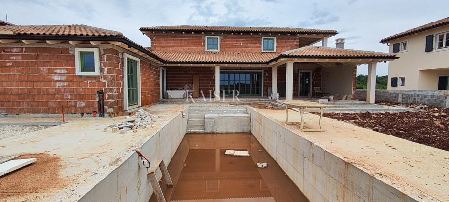 Istra - Kanfanar - Mediteranska hiša z bazenom, 167 m2 (prodaja)