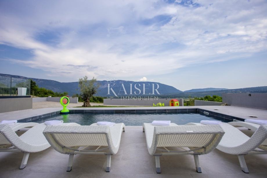 Istra - Kršan - novogradnja z bazenom, 145 m2 (prodaja)