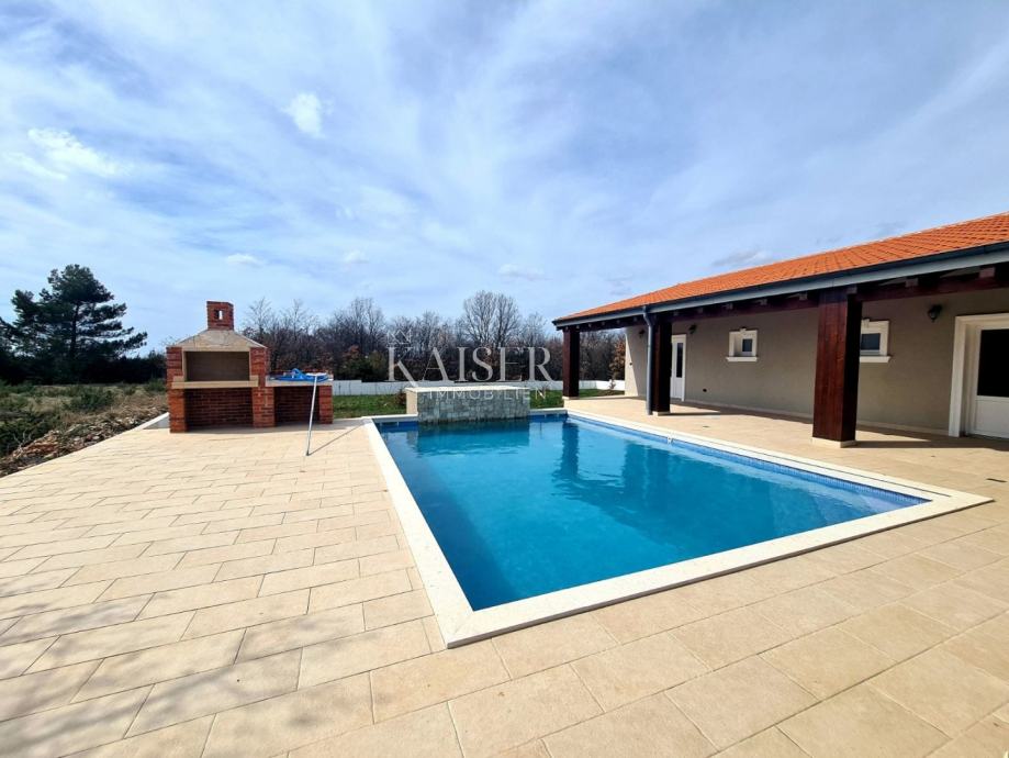 Istra - Svetvinčenat - hiša z bazenom, 248 m2 (prodaja)
