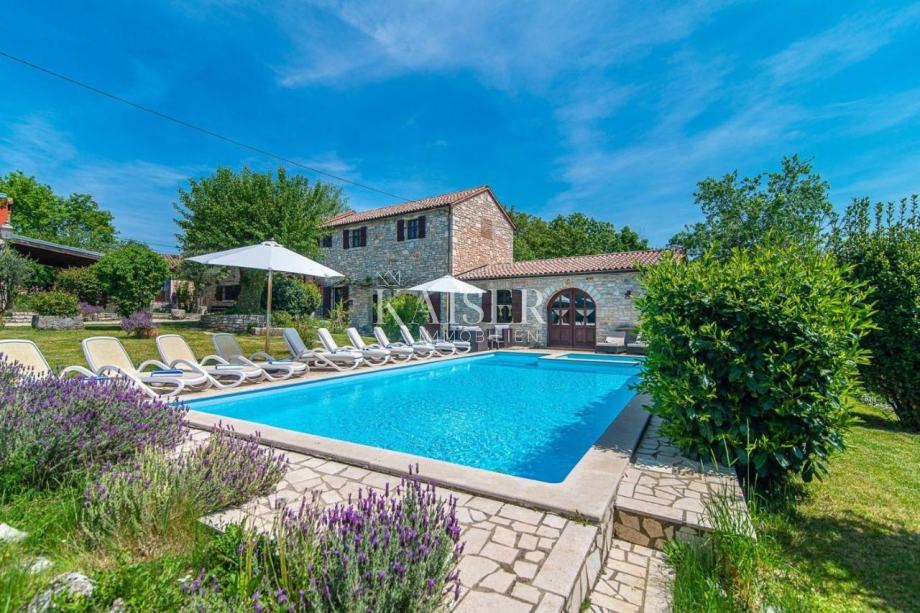 Istra - Žminj - kamnita vila z bazenom, 350 m2 (prodaja)
