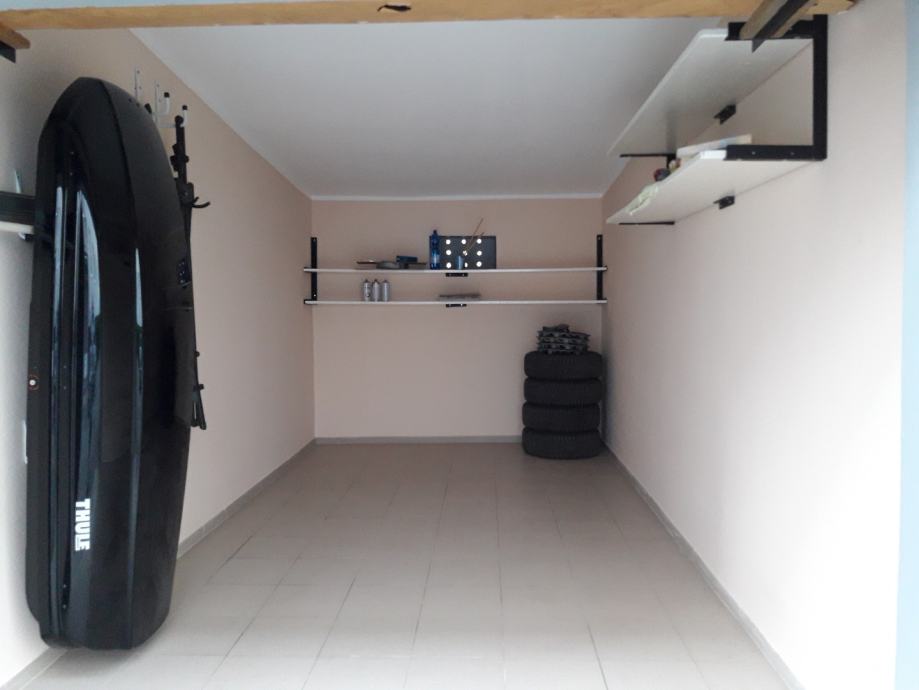 Lokacija garaže: Za Kalvarijo, 17 m2 (oddaja)