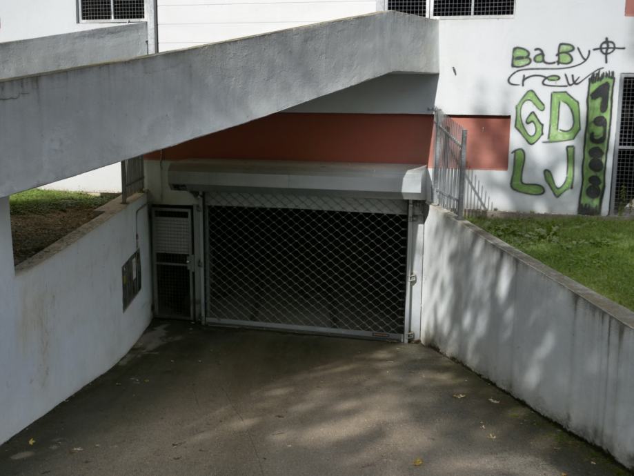 Lokacija garaže: Spodnja Šiška, 12 m2 (oddaja)