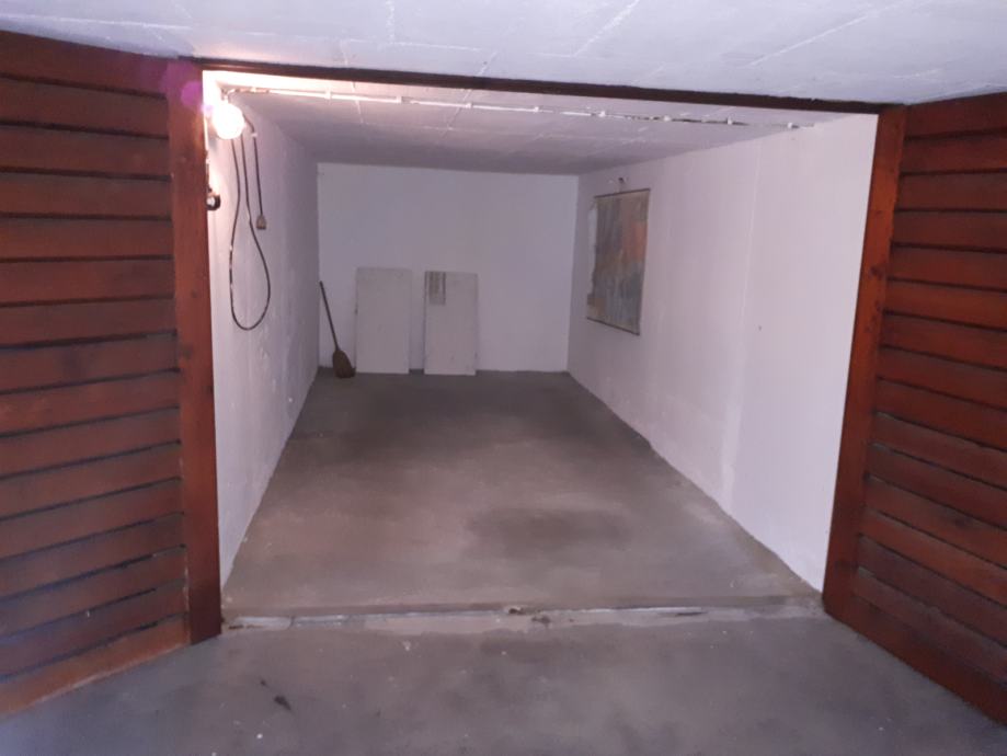Lokacija garaže: Toplarniška/Kajuhova, 11,5 m2 (oddaja)