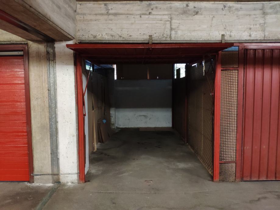 Lokacija garaže: Topniška, 12 m2 (oddaja)