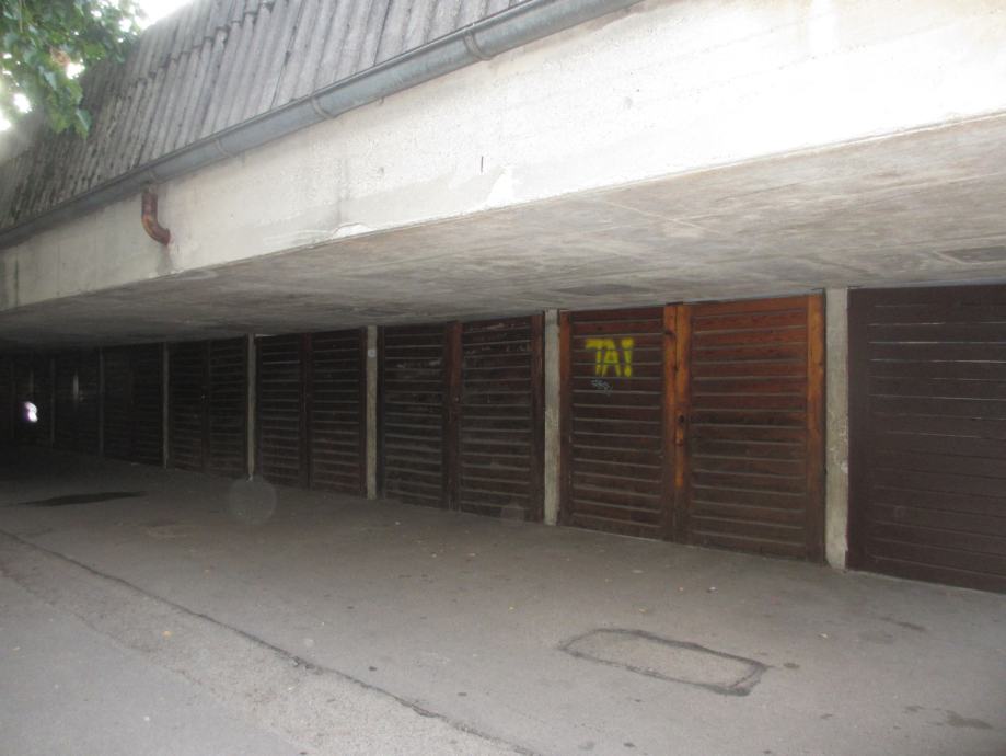 Lokacija garaže: Zgornja Šiška, 13 m2 (oddaja)