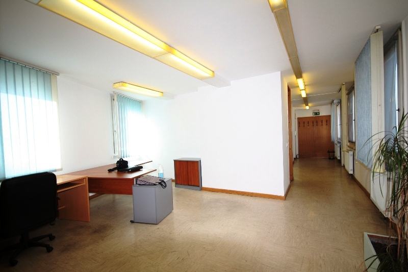 Poslovni prostor, Osrednjeslovenska, Ljubljana, Center, pisarna, 72 m2 (oddaja)