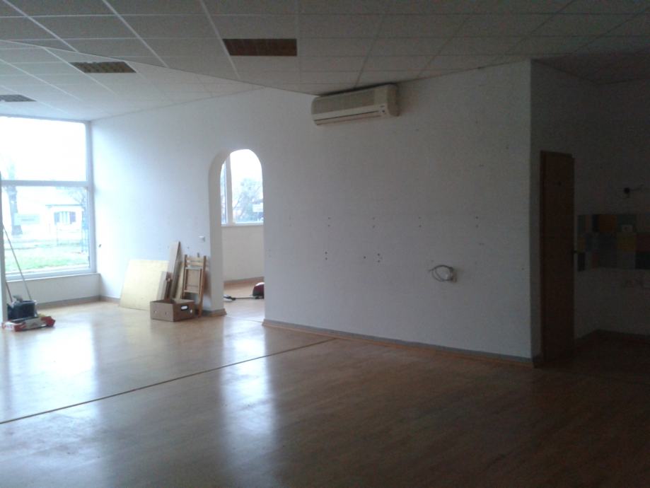 Lokacija poslovnega prostora: Koper, storitvena dejavnost, 78 m2 (oddaja)