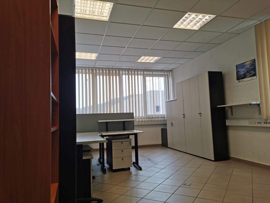 Lokacija poslovnega prostora: Sežana, pisarniški, 40 m2 (oddaja)