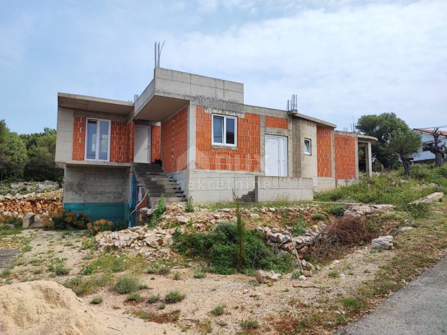 OTOK PAG, LUN - samostojna hiša v gradnji na odlični lokaciji (prodaja)