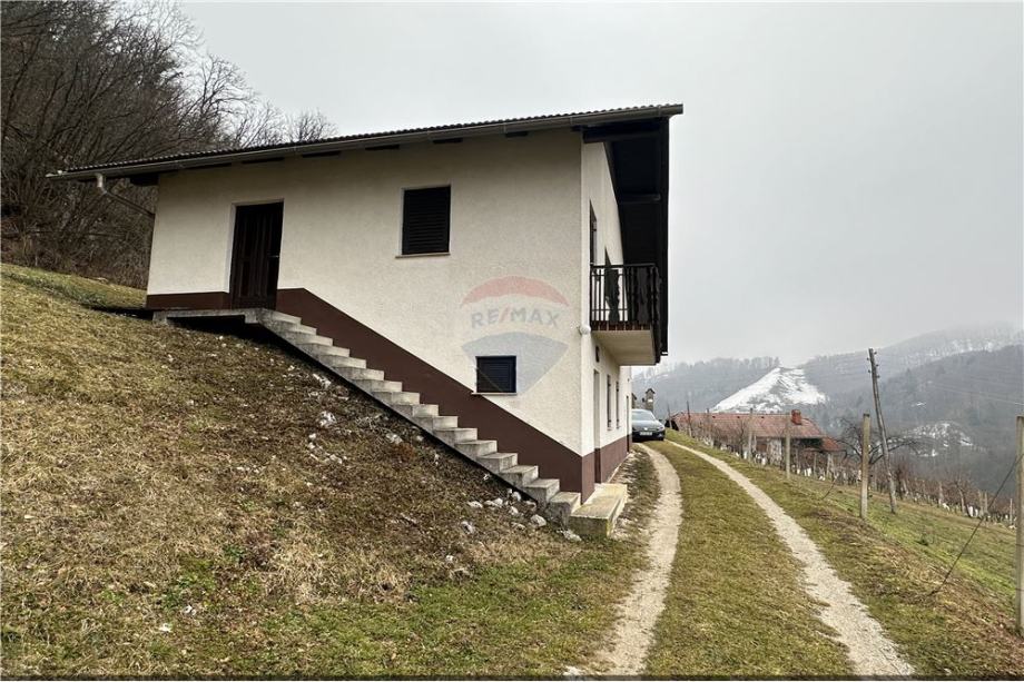Manjša hiša za prenovo Zbelovska gora Loče (prodaja)