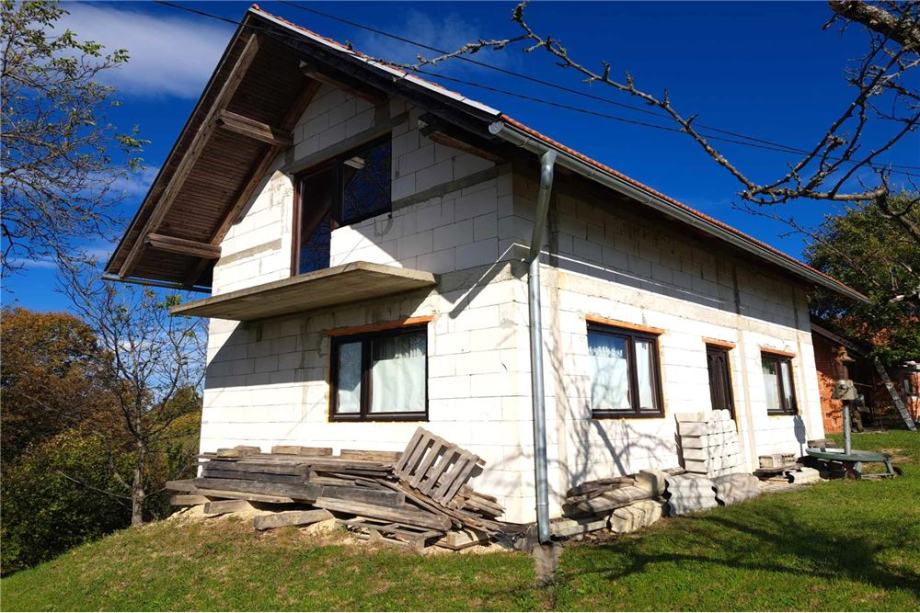 Nedokončana hiša z zemljiščem (prodaja)
