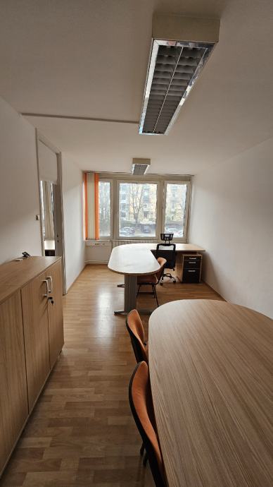 Oddamo opremljeno pisarno 40 kvadratov Maribor Center (oddaja)
