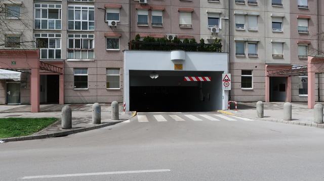 Parkirno mesto, Župančičeva jama - Neubergerjeva ulica,  12,5 m2 (oddaja)