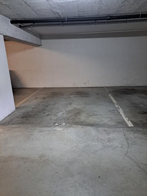 Prodam parkirno mesto v garaži v več stanovanjski stavbi (prodaja)