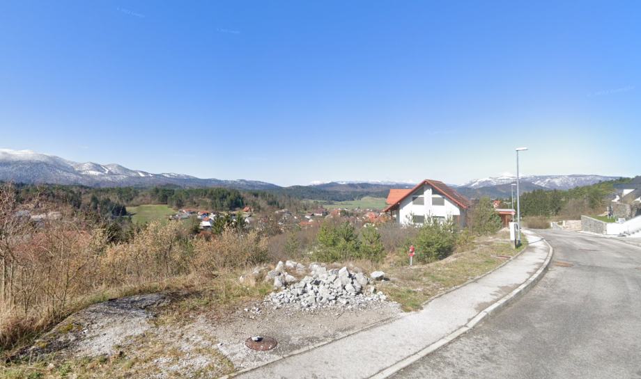 Rakek, zazidljivo zemljišče 877 m2