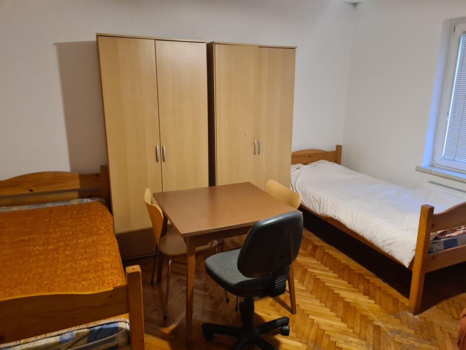 Laško, soba, 2 postelji, 24 m2 (oddaja)