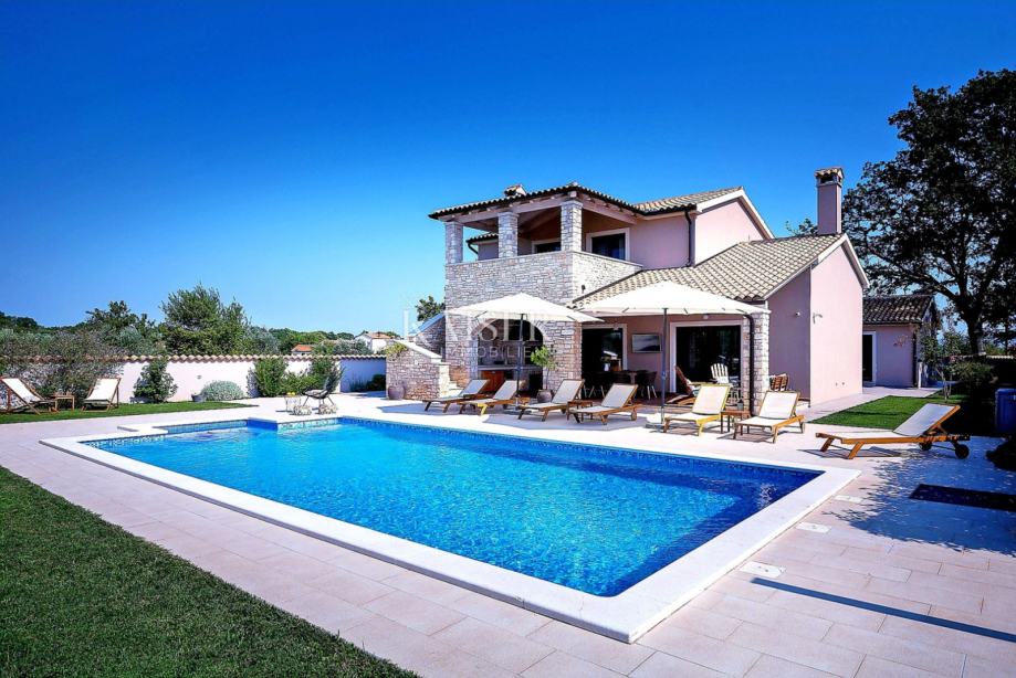 Istra - Marčana, vila z bazenom, 280 m2 (prodaja)
