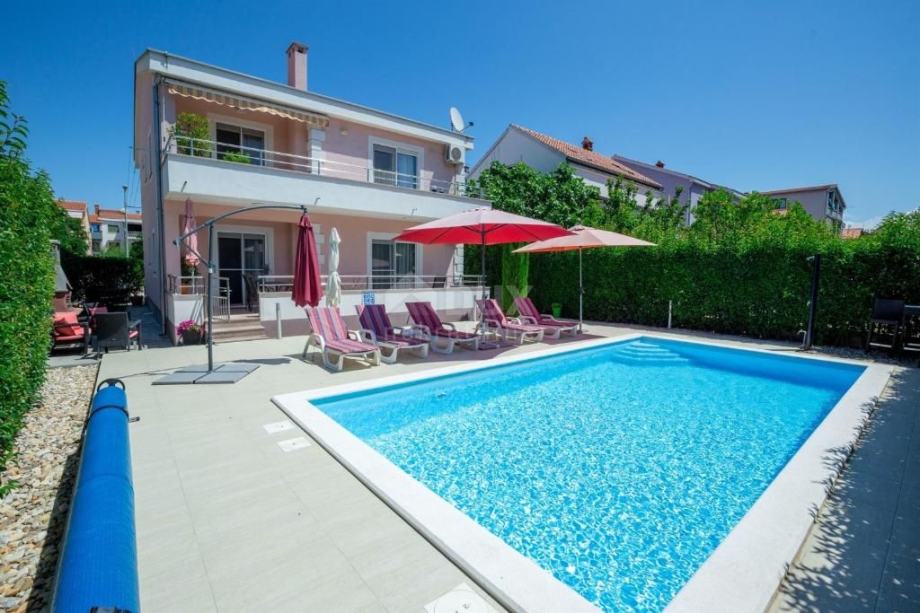 Zadar, Novi Bokanjac - Izjemna hiša z bazenom in dvema apartmajema (prodaja)