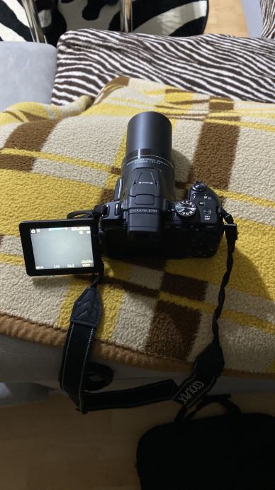 Prodam digitalni fotoaparat NIKON COOLPIX B700 Z 60X OPTIČNIM ZOOMOM