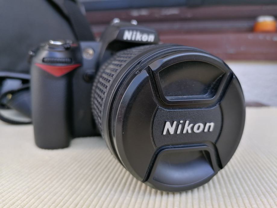 FOTOAPARAT NIKON D90 AF-S DX Nikkor 18-105mm